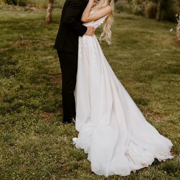 Miss Hayley Paige Wedding Gown | Nash | Size 4 - Picture 7 of 12